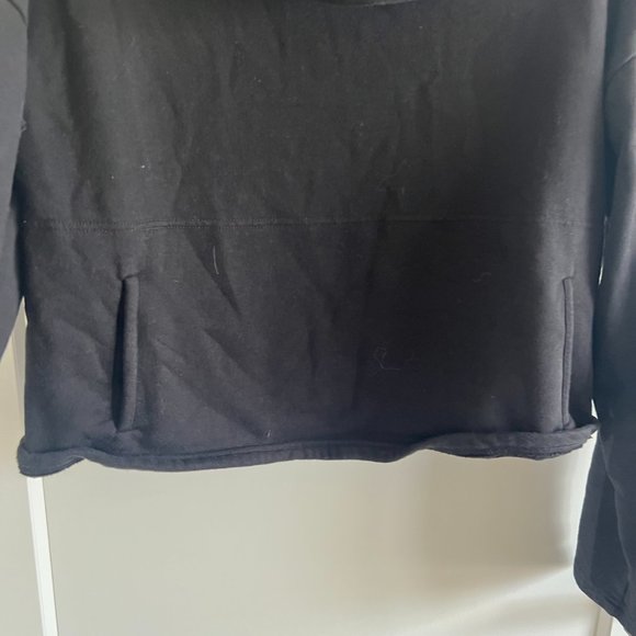 Forever 21 cropped turtleneck Active Sweater - Picture 2 of 4